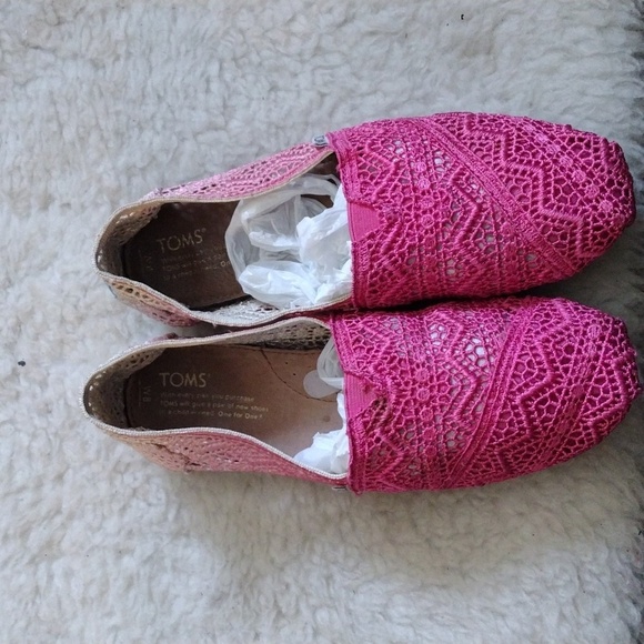 Toms Coral Crochet Slippers with Elastic V-Insert - Picture 2 of 4